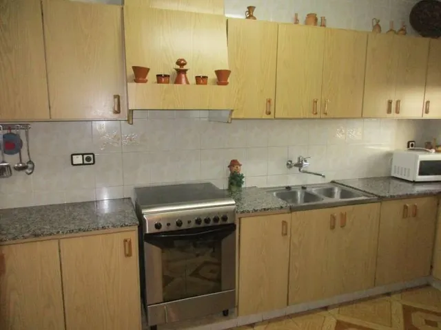 Chalet en venta de dos plantas, con piscina y tres almacenes. — 6
