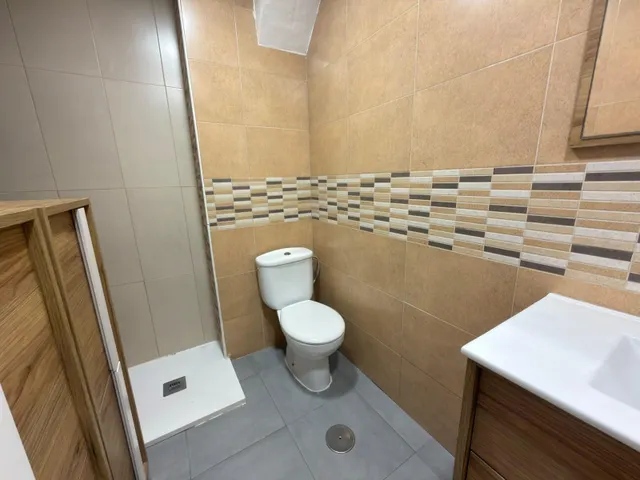 Espacioso y Moderno Piso Reformado en Altozano, Alicante - ¡Tu Nuevo Hogar Te Espera! — 9