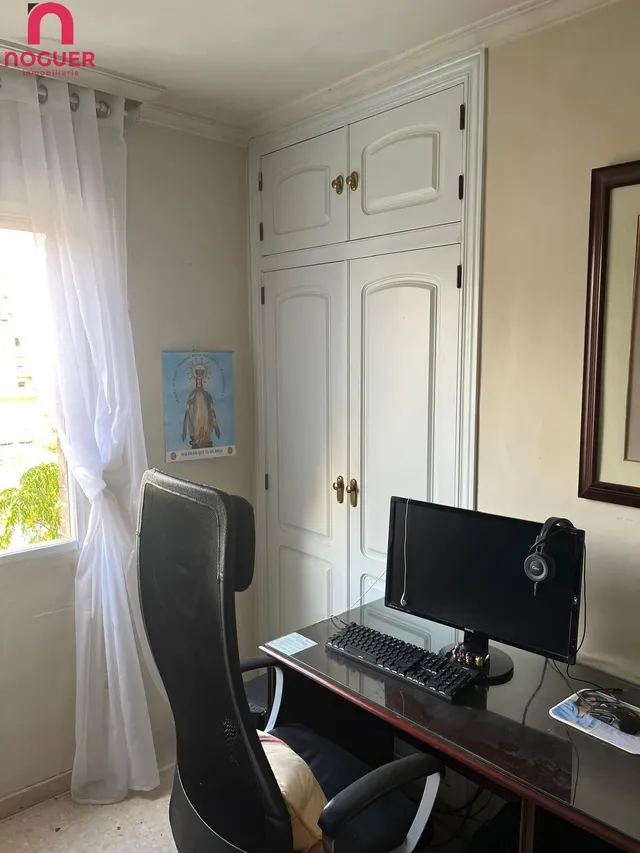 PISO ZONA ZOCO DE CUATRO DORMITORIOS , DOS BAÑOS , TERRRAZA Y  ASCENSOR — 37
