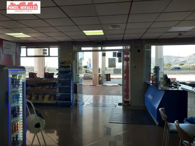 GASOLINERA CON PARCELA, CASA  RESTAURANTE EN MONFORTE DEL CID — 28
