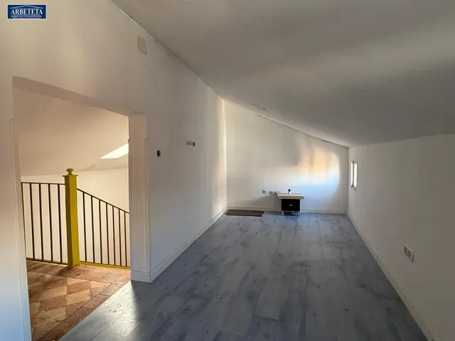 INMOBILIARIA ARBETETA VENDE EDIFICIO PARA REFORMAR EN PLENO CENTRO DE GUADALAJARA. — 45