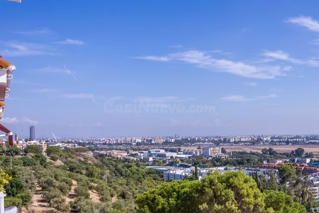 Piso reformado con espectaculares vistas de Sevilla, piscina y garaje doble en Mairena del Aljarafe — 4