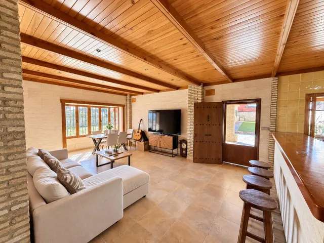 Dos casas, piscina privada y barbacoa en una parcela de 970 m2 — 10