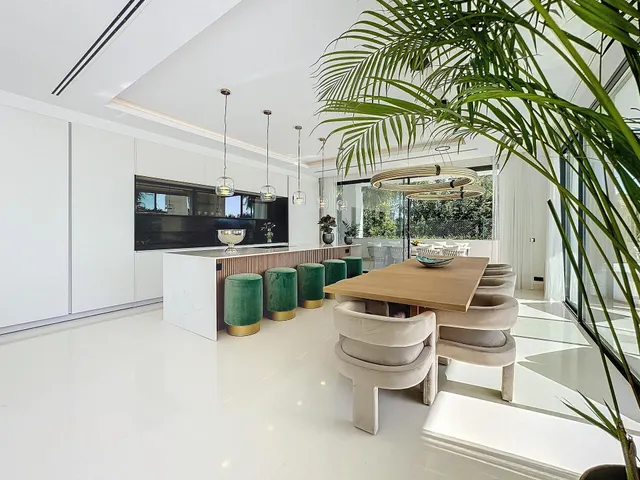 Moderna villa de lujo en la prestigiosa urbanización de Sierra Blanca, Marbella — 13