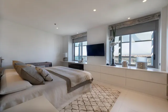 ÁTICO DÚPLEX DE LUJO CON PISCINA PRIVADA Y VISTAS PANORÁMICAS EN DIAGONAL MAR — 9