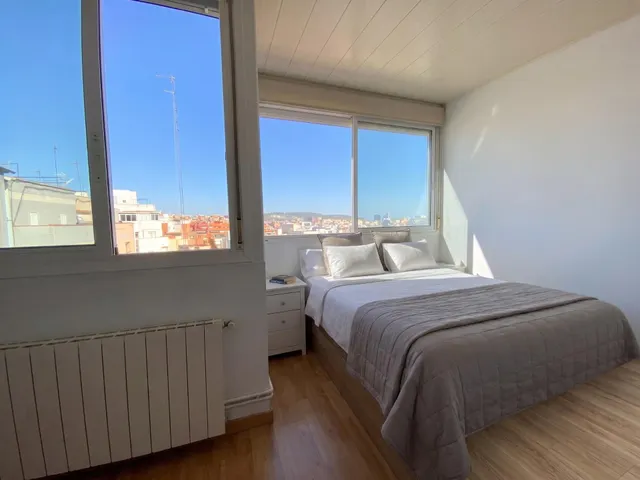 ÁTICO EXTERIOR CON TERRAZA, LUZ NATURAL Y PRIVACIDAD EN L’HOSPITALET — 19