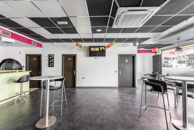 Se Vende Local Comercial Bar-Cafetería Calle Almería 9 — 29
