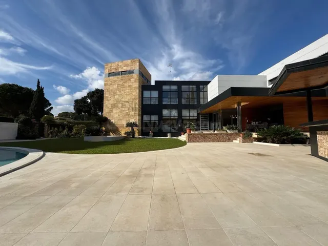 ESPECTACULAR VILLA EN CAMPOAMOR DE 847 M2 DE CASA Y 1500 M2  - foto 3
