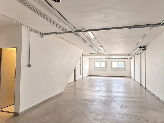 Moderno chalet adosado de 315m2 con gran garaje y piscina comunitaria — 28