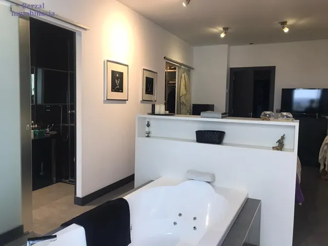 Vivienda SINGULAR en el centro de Logroño.Planta baja, más dos. Terraza de sesenta metros y jardin con pozo. — 28