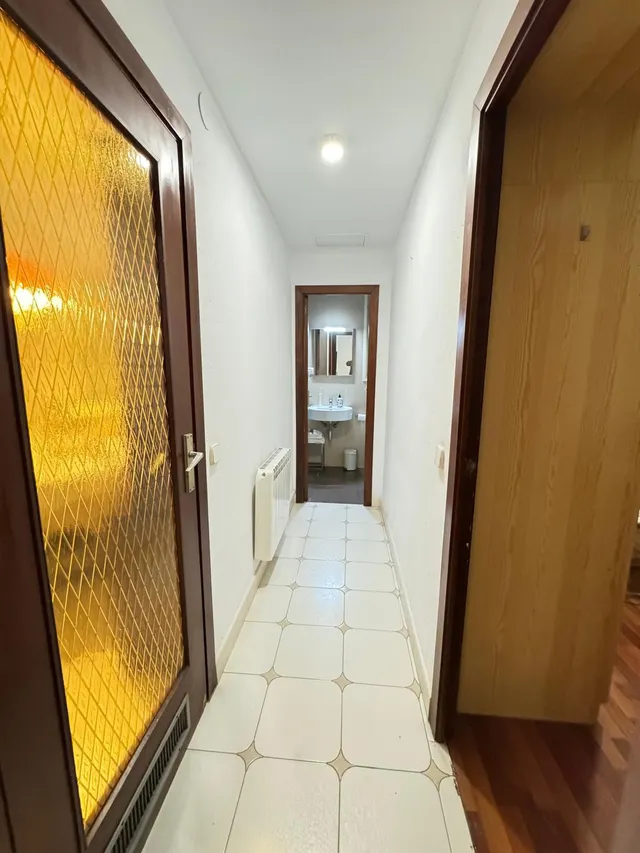 PISO DE 4 habitaciones Y DOS BAÑOS EN LA CALLE CALABRIA CERCA DEL SAGRADO CORAZÓN — 29