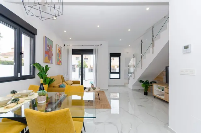VILLA DE NUEVA CONSTRUCCIÓN DE 3 DORMITORIOS EN TORREVIEJA — 2