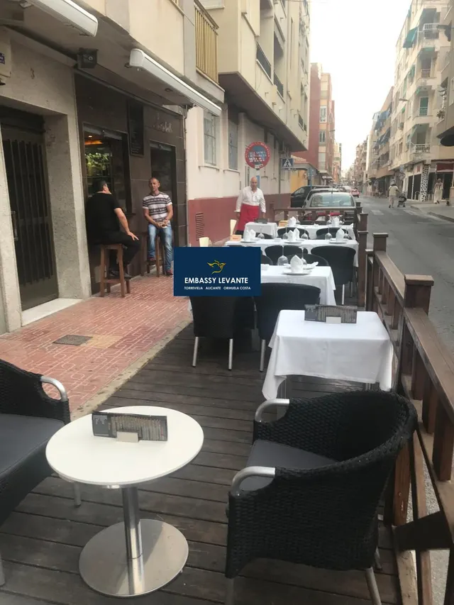 VENTA de DOS LOCALES en ZONA PREMIUM de OCIO  + vivienda de tres dormitorios  ZONA CENTRO PASEO MARITIMO — 38