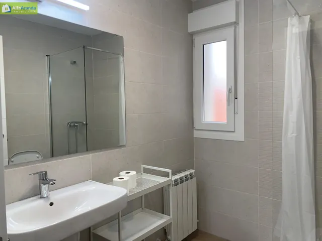 APARTAMENTO DE 1 DORMITORIO PARA 1 ó 2 PERSONAS MÁXIMO — 12