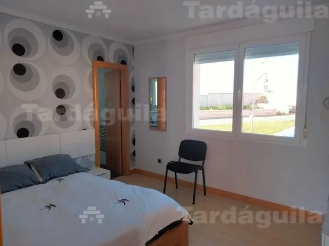 CHALET  INDEPENDIENTE EN URBANIZACION DE VILLAMAYOR — 46