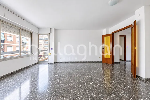 Piso con gran potencial de reforma en ruzafa – 4 habitaciones y 2 balcones — 15