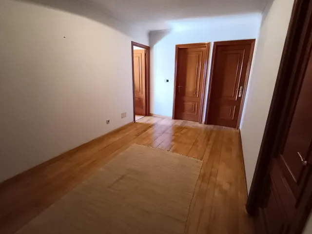 CASA PAREADA EN CAMBADOS con LOCAL COMERCIAL — 20