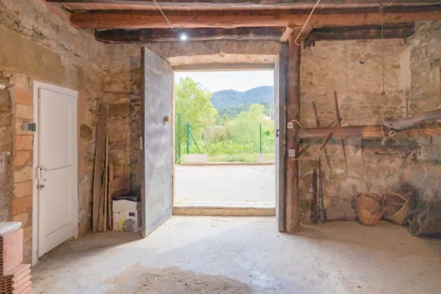 CASA DE PIEDRA DEL SIGLO XVIII Y PARCELA EDIFICABLE CON HUERTO, EN MONISTROL DE CALDERS — 25