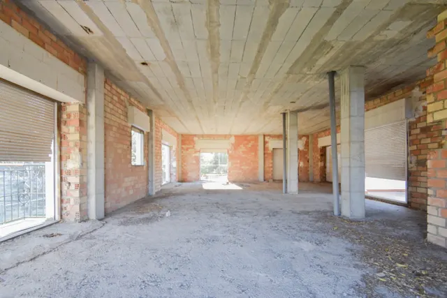 CASA Y PARCELA PARA USOS MULTIPLES. ZONA SERRALLO — 23