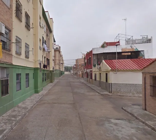 Inmueble Ocupado-Sin Posesión. Casa en venta en C/ Lorenzo d - foto 2