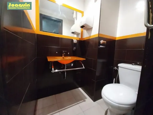ESTUPENDO BAR  EN LA ZONA DE LEVANTE. — 7
