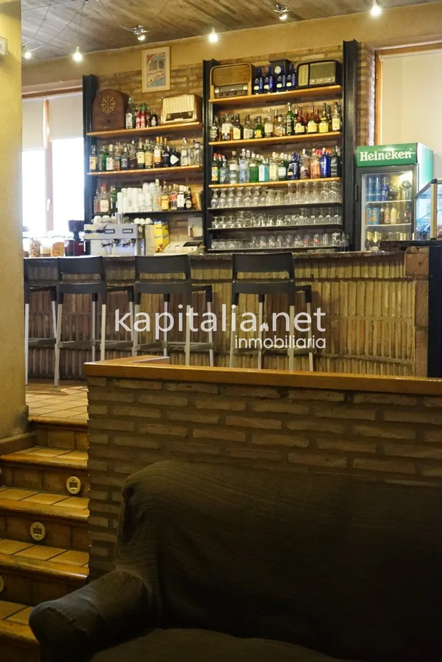 Bar en la emblemática población de Bocairent. — 29