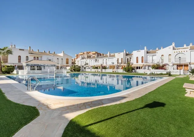 Dúplex / vivienda amplia con piscina y dos terrazas — 17
