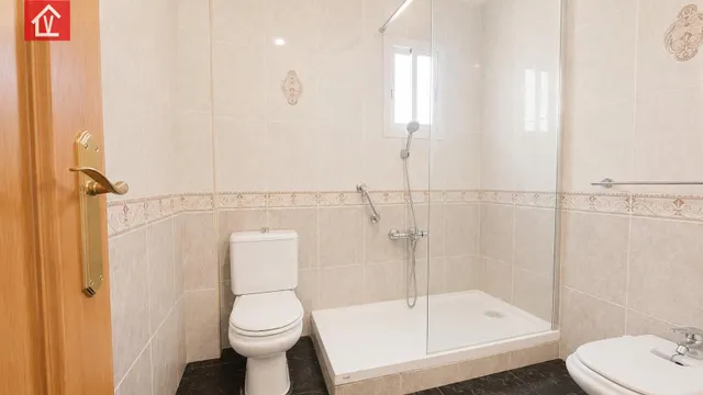 Piso exterior y soleado con ascensor y balcón en zona Espronceda — 15
