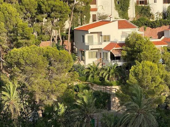 Villa con 3 viviendas y licencia turística con vistas al mar - foto 3