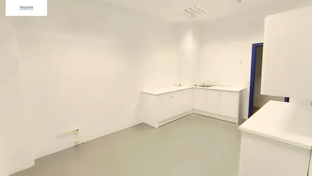 LOCAL DE 1100 M2 EN ZONA FERIA — 27
