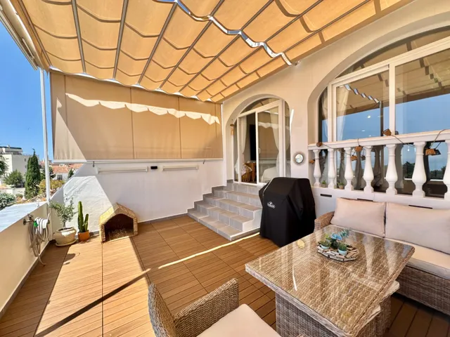 Venta de casa adosada con tres dormitorios en Benalmádena Costa, Málaga, Costa del Sol — 6
