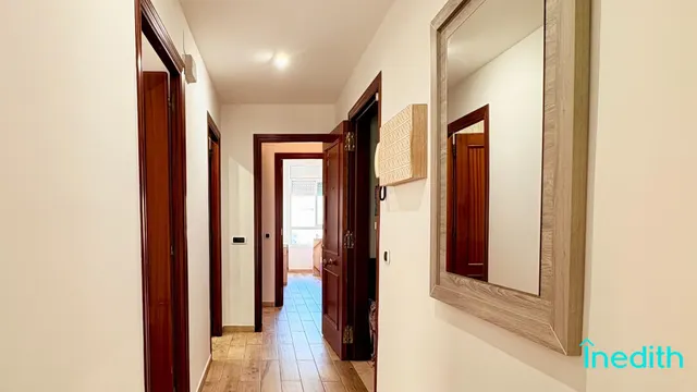 A 50 metros de la playa, Piso impecable con terraza, vistas , parking, trastero y piscina — 14