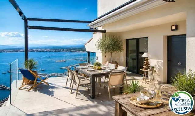 Elegante chalet mediterráneo con jacuzzi, garaje y espectacu - foto 2
