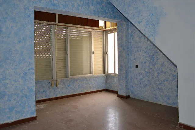 ¡GRAN CASA ADOSADA DE 351 M2 CON ENORME POTENCIAL EN ALGECIRAS! — 6