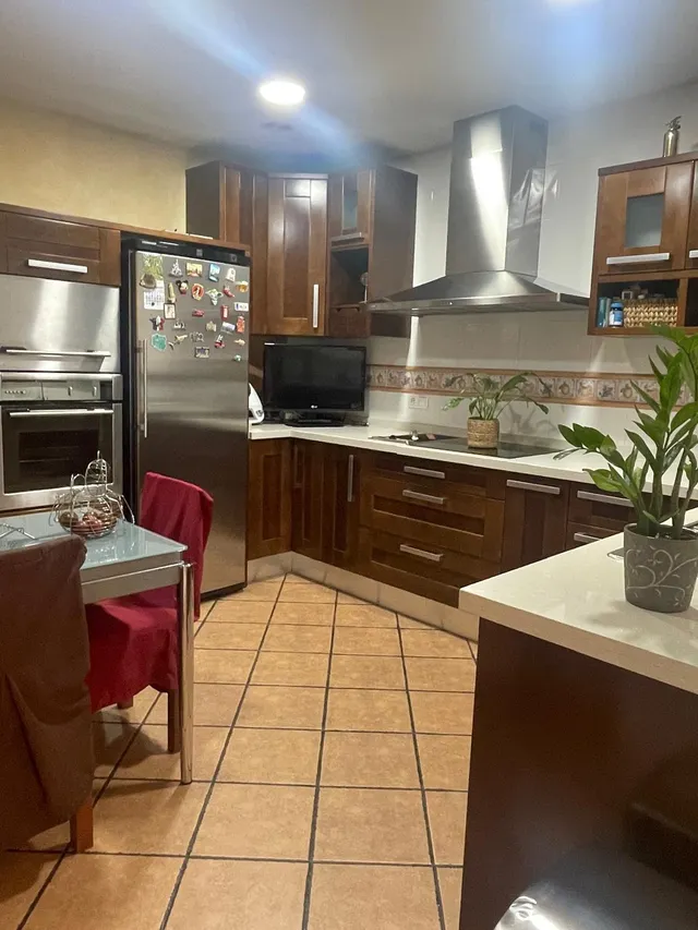 SE VENDE PRECIOSO ADOSADO EN CIUDAD JARDIN — 33