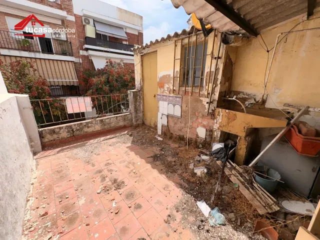 CASA DE 71 m2 PARA REFORMA INTEGRAL EN EL BARRIO DEL NARANJO