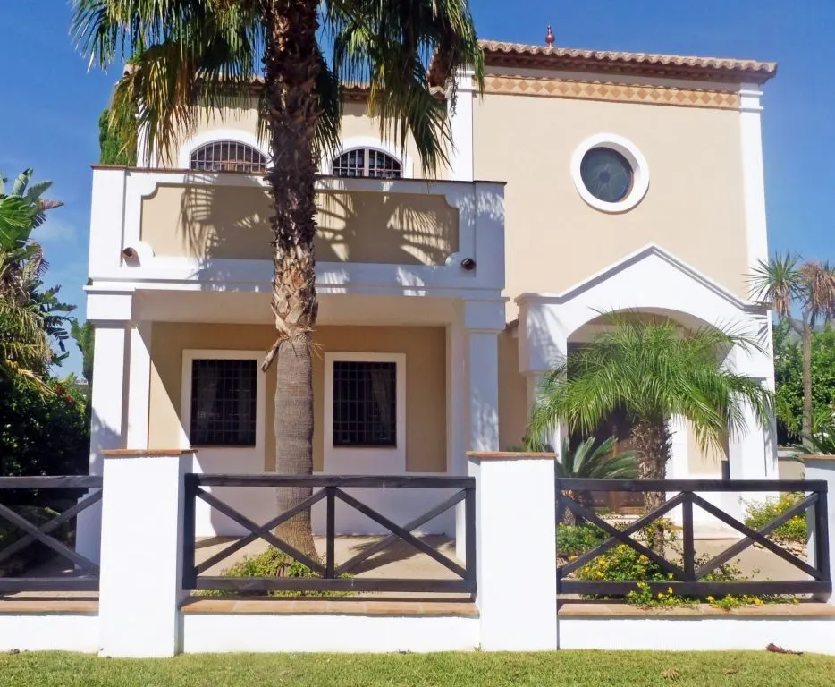 Precioso chalet de 6 dormitorios a 600m de la playa