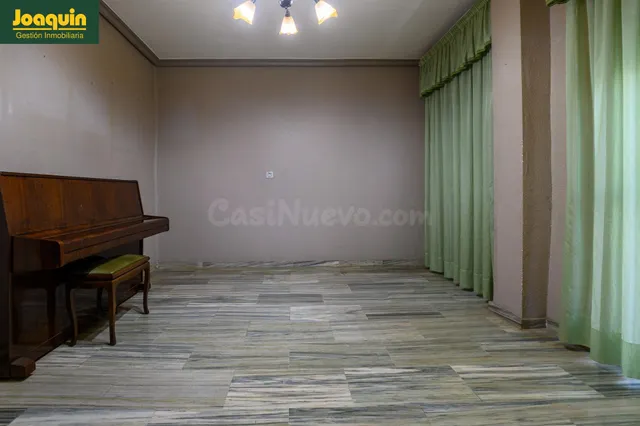 Piso con terraza a un paso del Centro y del Casco Histórico  - foto 2