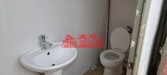 Local Comercial Recién Reformado en Zona Estratégica Cercana a la Plaza Barcelona — 11