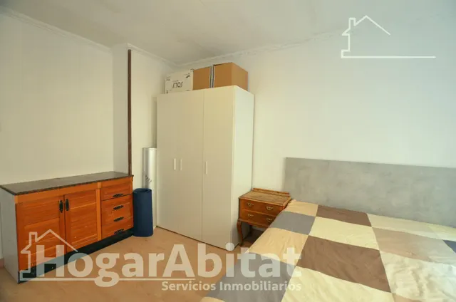 ¡Alicante centro! amplio, bonito y esquinero con balcón — 18