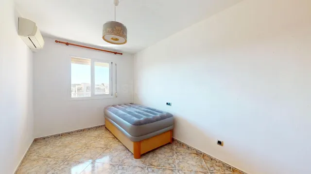 Luminoso piso con terraza y espectaculares vistas al mar y l - foto 4