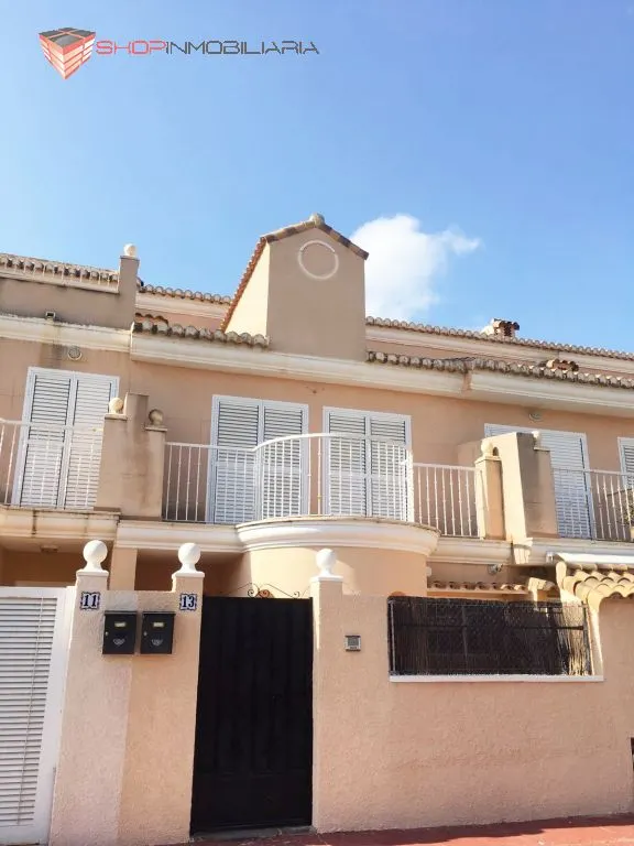 Se vende precioso Chalet en Urb. Torre en Conill - Bétera