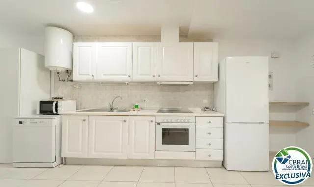 Moderno apartamento en planta baja en complejo residencial con zonas ajardinadas y piscina comunitaria — 11