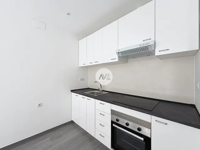 El Raval, reformado, con luz y balcones. Una oportunidad real — 10