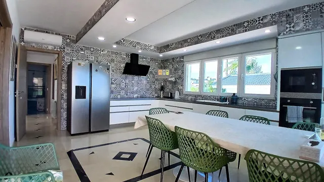 IMPRESIONANTE CHALET EN ALFAS DEL PI — 17