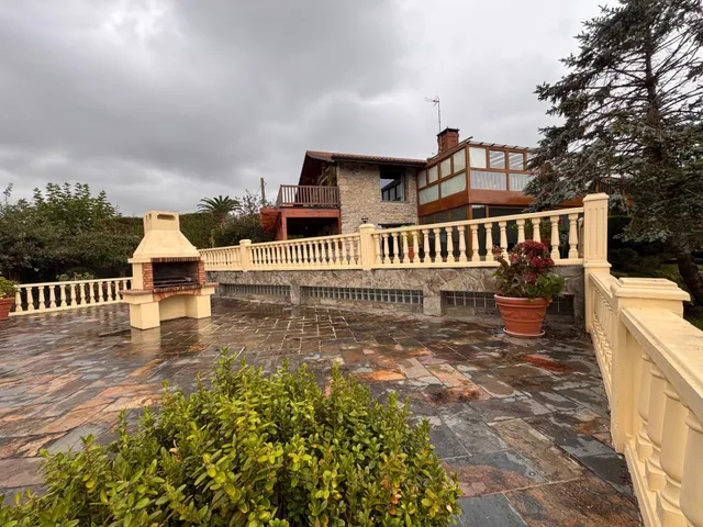Exclusivo Chalet Reformado en Barrika con Vistas al Mar y Amplias Instalaciones — 45
