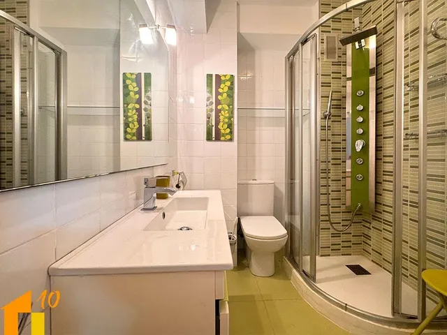 Amplia y luminosa vivienda en calle Jerez — 7