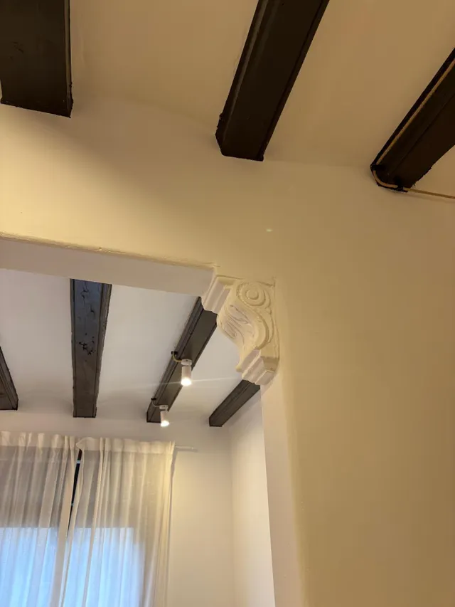 Piso reformado con 2 dormitorios y mobiliario a estrenar en el Raval, Barcelona — 28