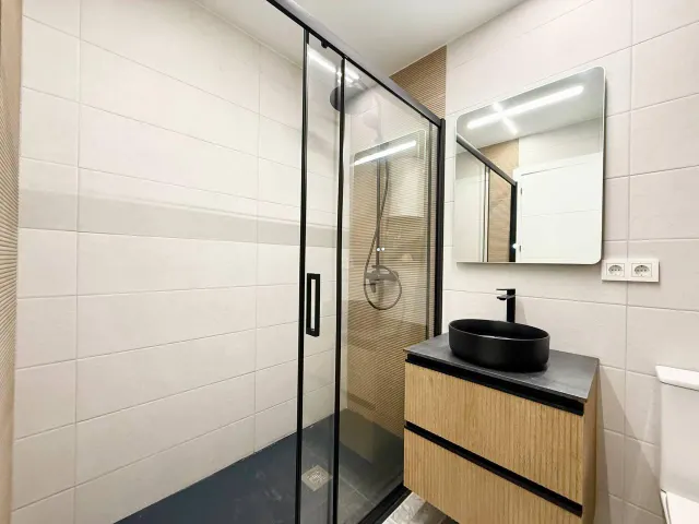 Apartamento reformado de 2 dormitorios en primera línea de Playa del Cura con vistas laterales al mar — 31