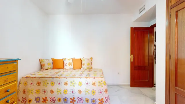 Encantador Piso en zona Fuente de la Salud — 28